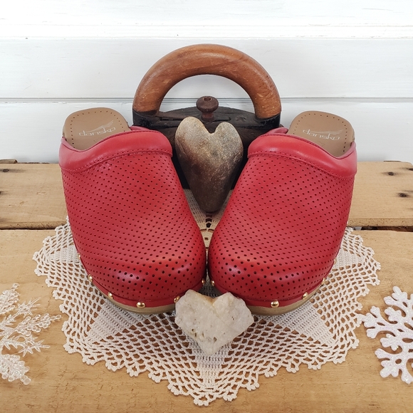 RED Dansko Pro Sonja Perfed Honey Clog Shiny Brass Studs Perforated Leather 37 - Picture 2 of 13